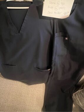 Figs Women's Dark Harbor Large Casma Scrub Top and Large Kade Pants